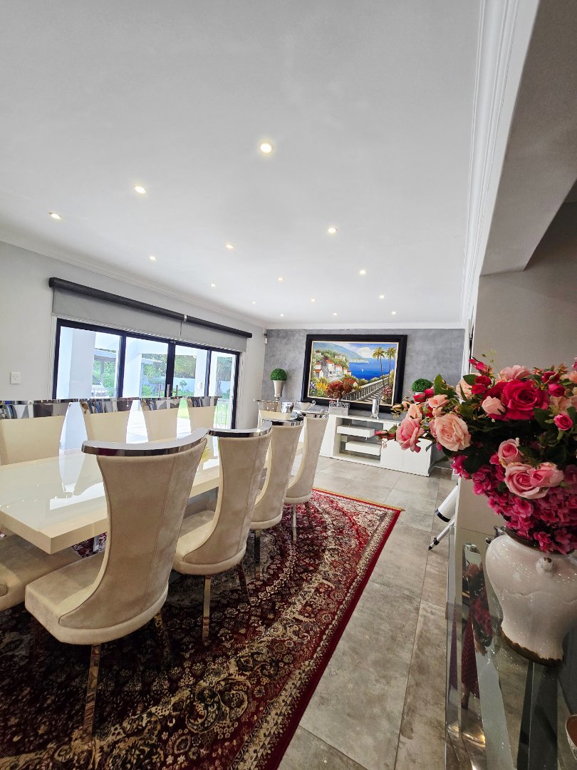 6 Bedroom Property for Sale in Wilkoppies North West